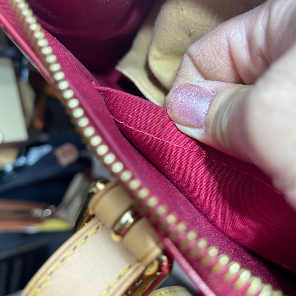 Louis Vuitton Vintage Monogram Vernis Rosewood Avenue comes with dust bag. - Picture 4 of 16